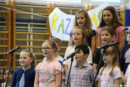 Otroci Osnovne šole Šmartno v Tuhinju z glasbo razpeli jadra (24)